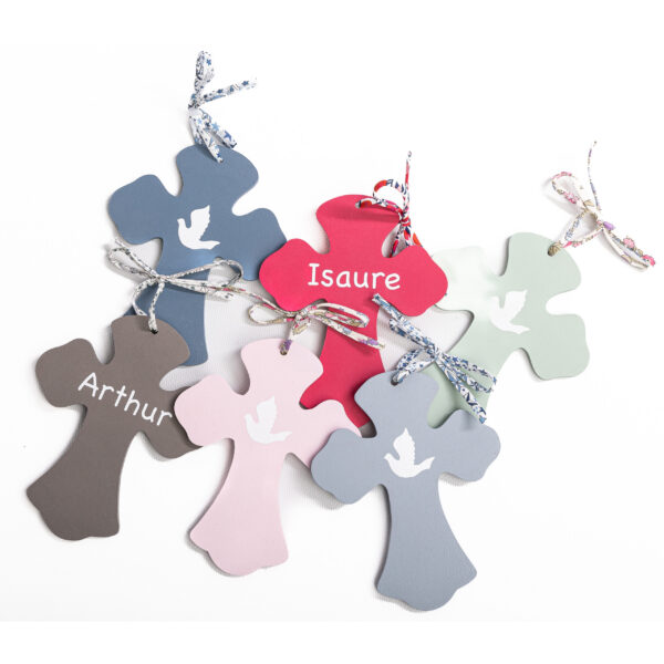 Croix de baptême ou communion personnalisée - 6 coloris