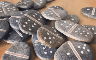 🎨 DIY : Fabriquez un jeu de dominos… en galets !