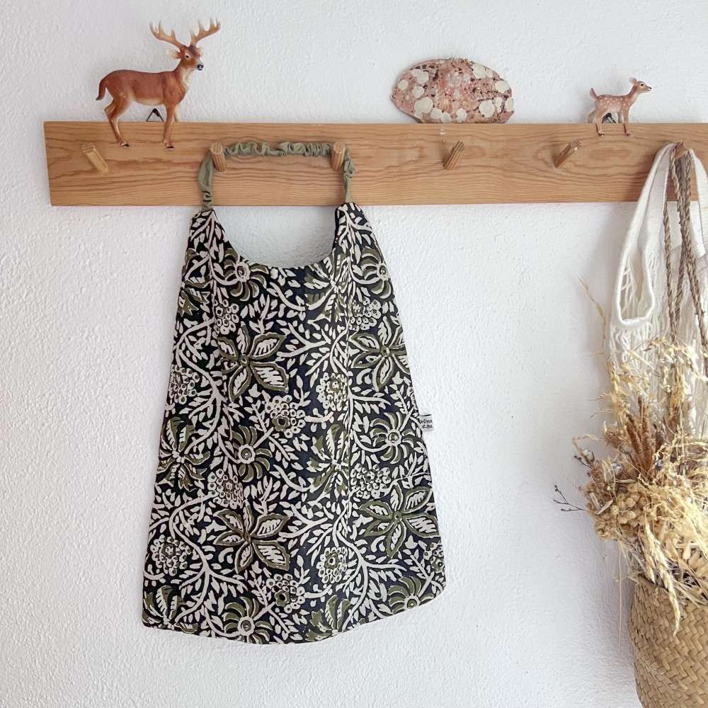 Bavoir élastiqué personnalisé – Fleurs kaki